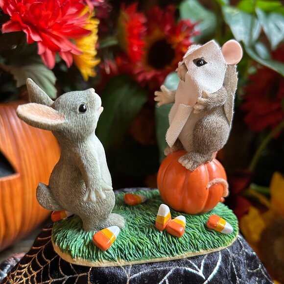 Charming Tails HALLOWEEN “BOOOO” (85/417) - Picture 1 of 12